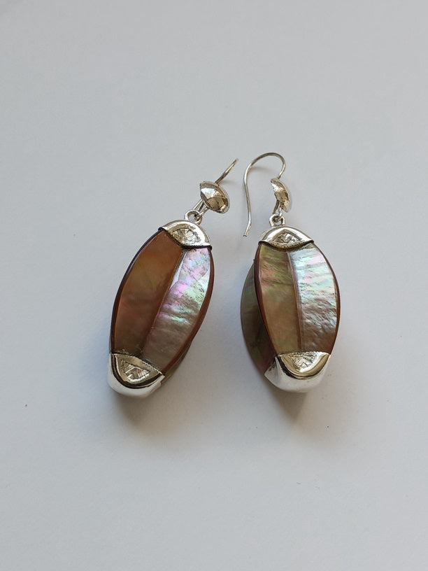 Boucles d'oreilles touareg en argent ciselé et nacre
