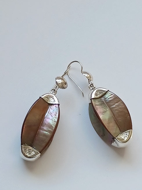 Boucles d'oreilles touareg en argent ciselé et nacre