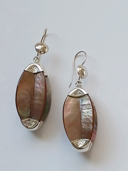 Boucles d'oreilles touareg en argent ciselé et nacre