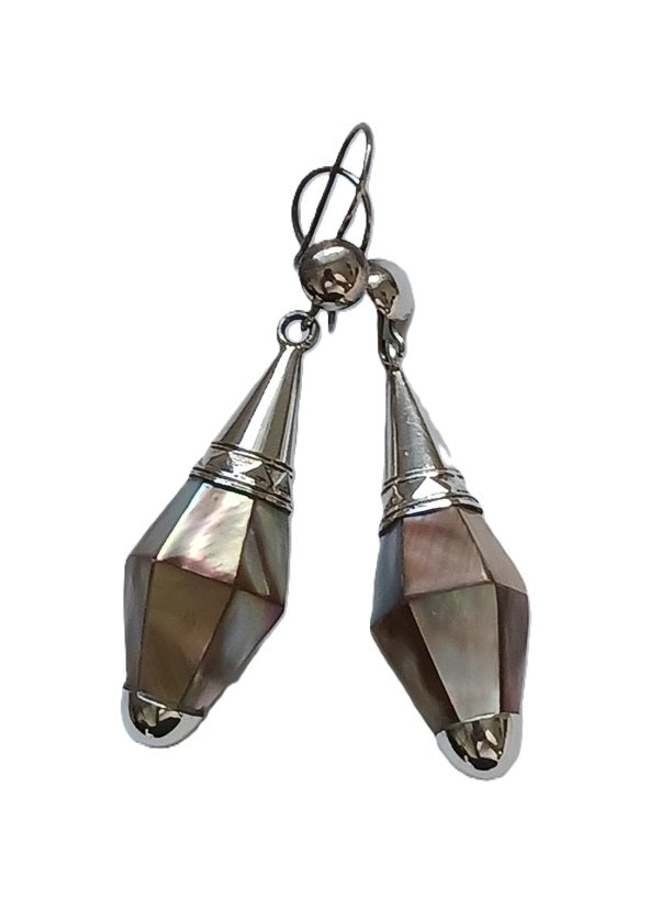 Boucles d'oreilles touareg en argent ciselé et nacre