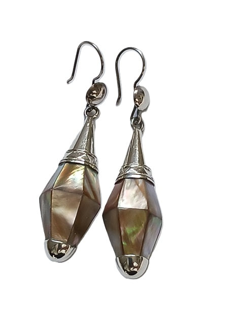 Boucles d'oreilles touareg en argent ciselé et nacre