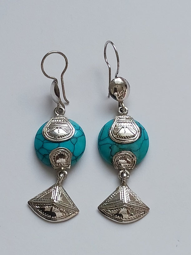 Boucles d'oreilles touareg en argent ciselé et pierre turquoise