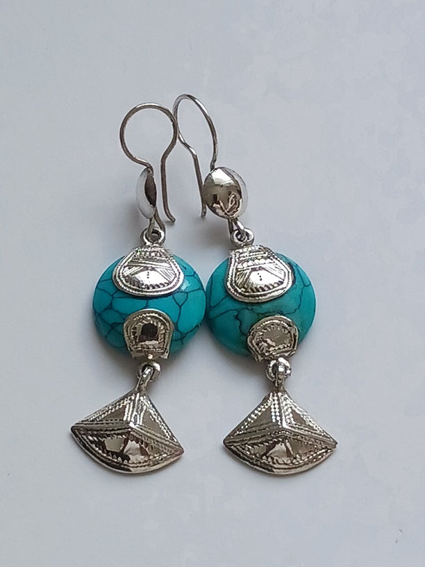 Boucles d'oreilles touareg en argent ciselé et pierre turquoise