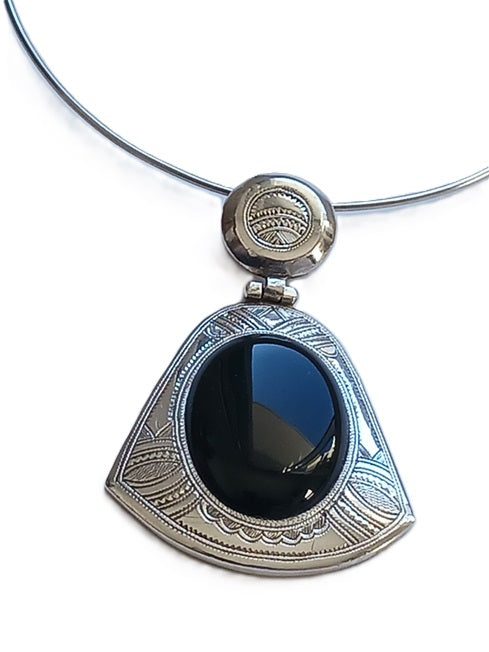 Tuareg necklace in silver and agate stone
