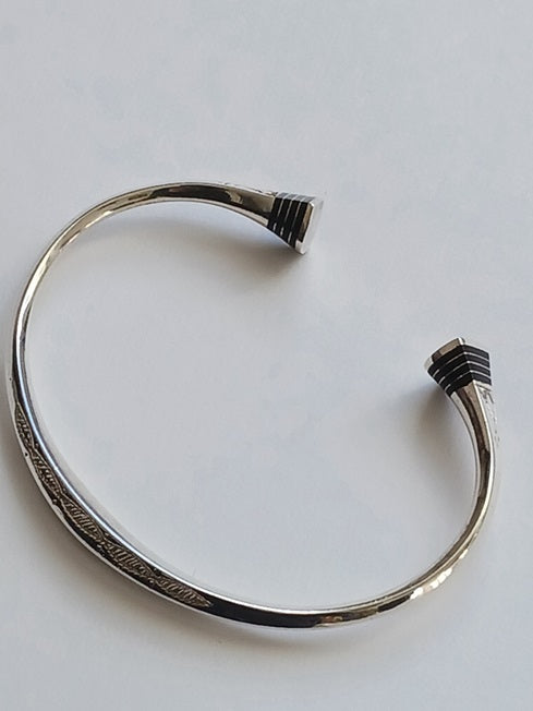 Bracelet touareg en argent ciselé et bois d'ébène