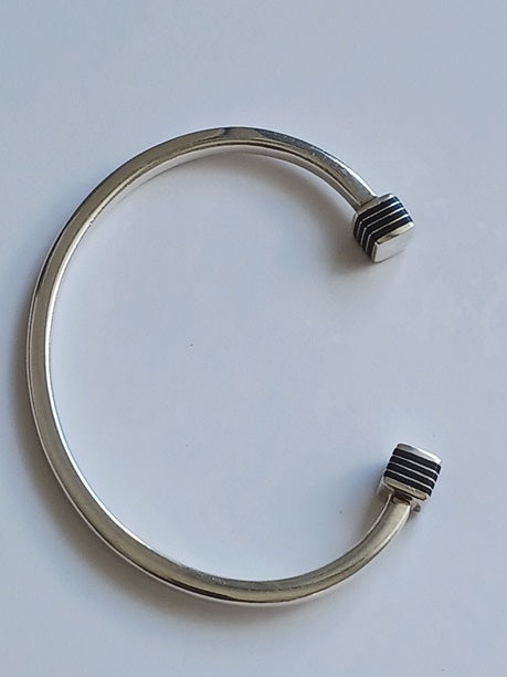Bracelet touareg en argent ciselé et bois d'ébène