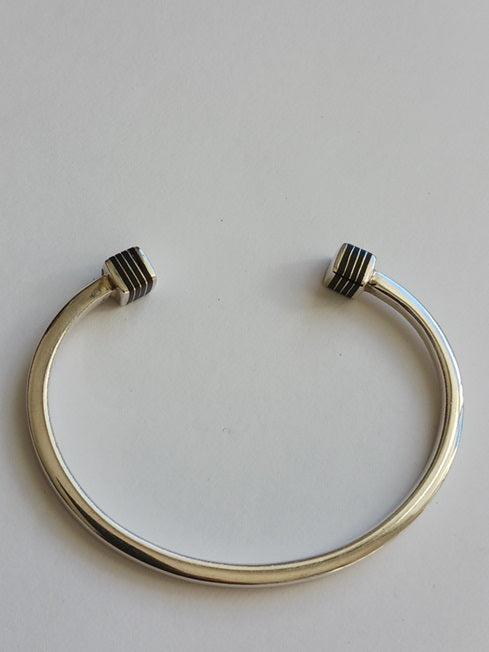 Bracelet touareg en argent ciselé et bois d'ébène