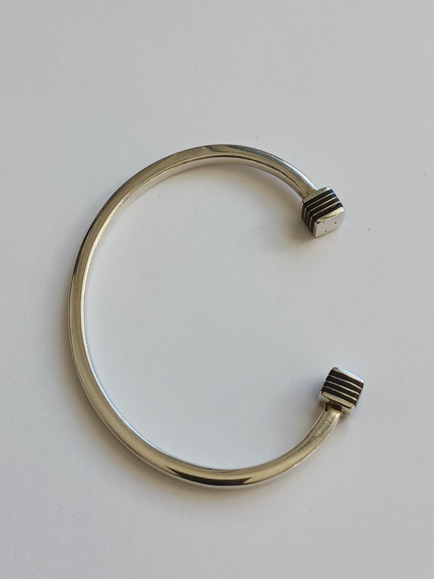 Bracelet touareg en argent ciselé et bois d'ébène