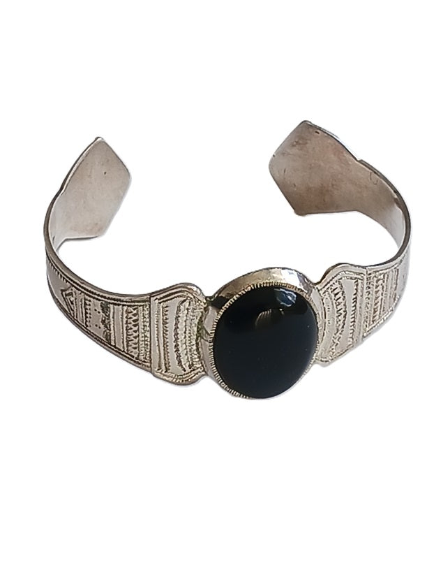 Bracelet touareg en argent ciselé ornée d'une pierre agate