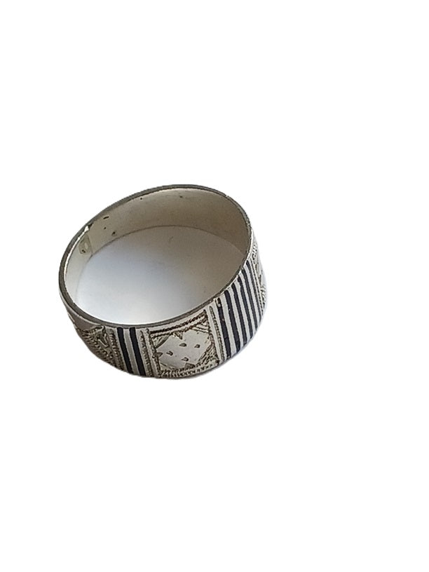 Bague touarègue en argent incrustée de bois d'ébène