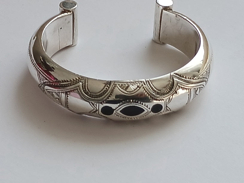 Bracelet touareg en argent ciselé
