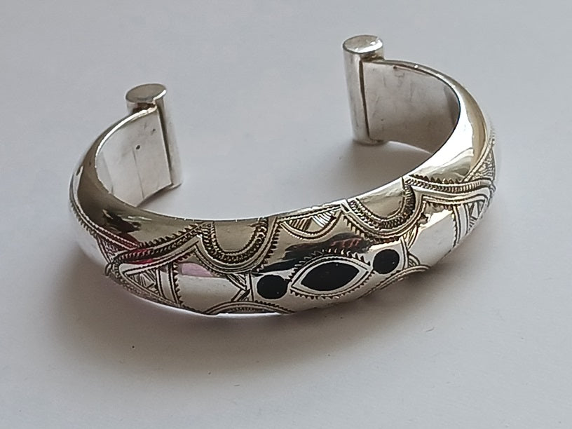 Bracelet touareg en argent ciselé