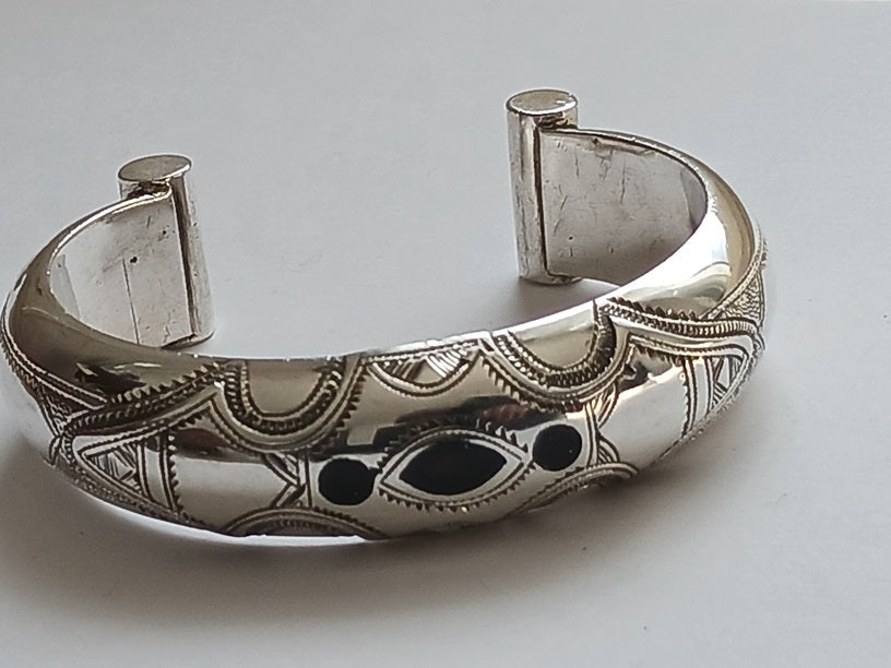 Bracelet touareg en argent ciselé