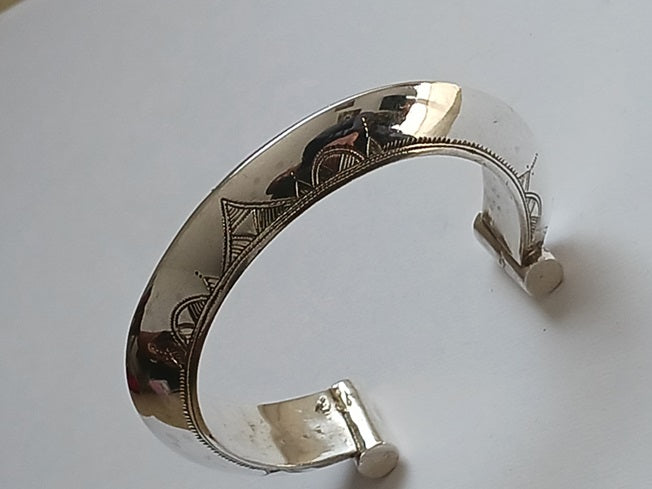 Bracelet touareg en argent ciselé