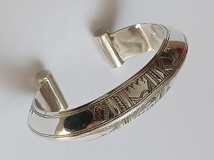 Bracelet touareg en argent ciselé