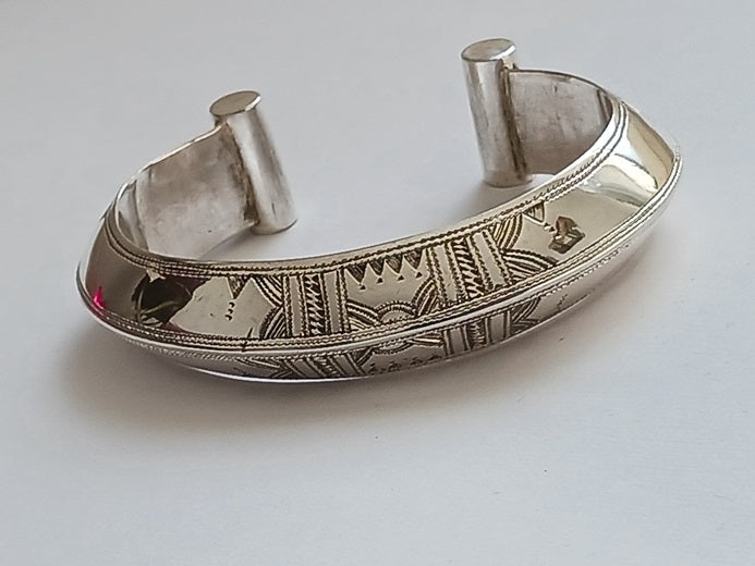 Bracelet touareg en argent ciselé