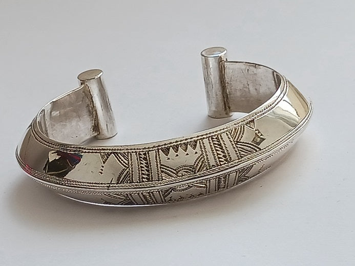 Bracelet touareg en argent ciselé
