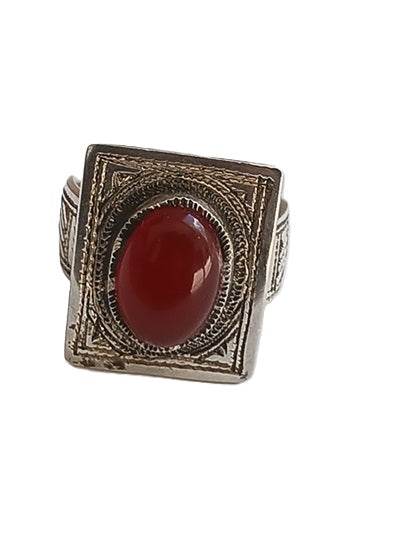 Bague touarègue en argent ciselé ornée d'une jolie pierre agate