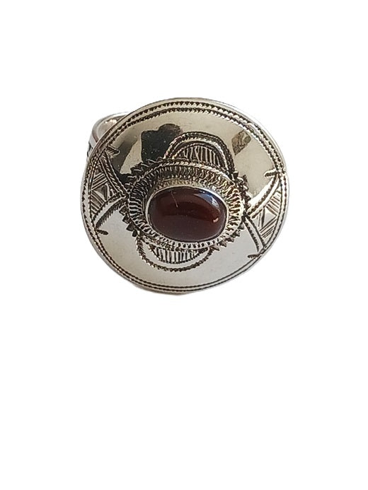 Bague touarègue en argent ciselé ornée d'une jolie pierre agate