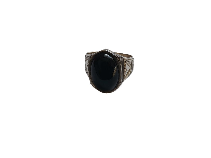 Bague touarègue en argent ciselé ornée d'une pierre agate noire