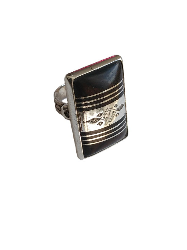 Bague touarègue en argent ciselé et bois d'ébène
