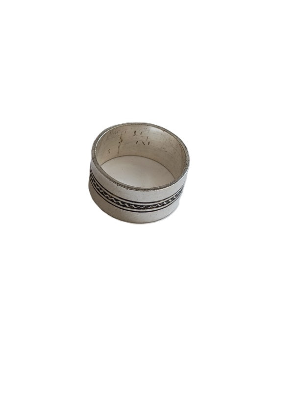 Bague touarègue en argent ciselé et bois d'ébène