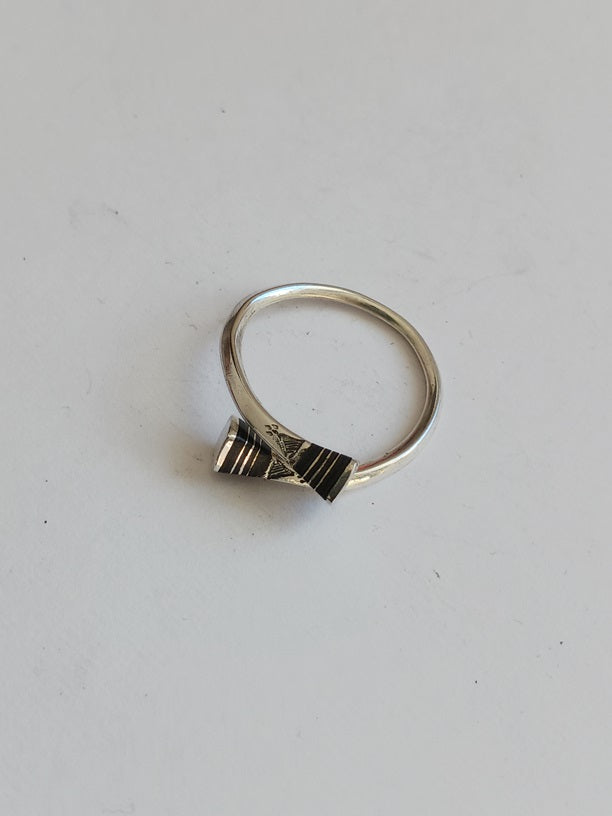 Bague touarègue en argent ciselé et bois d'ébène réglable