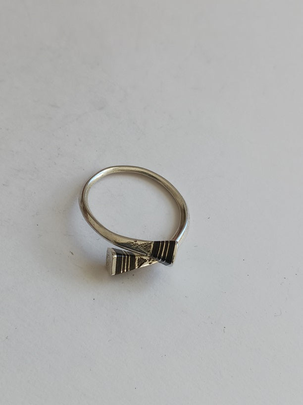 Bague touarègue en argent ciselé et bois d'ébène réglable