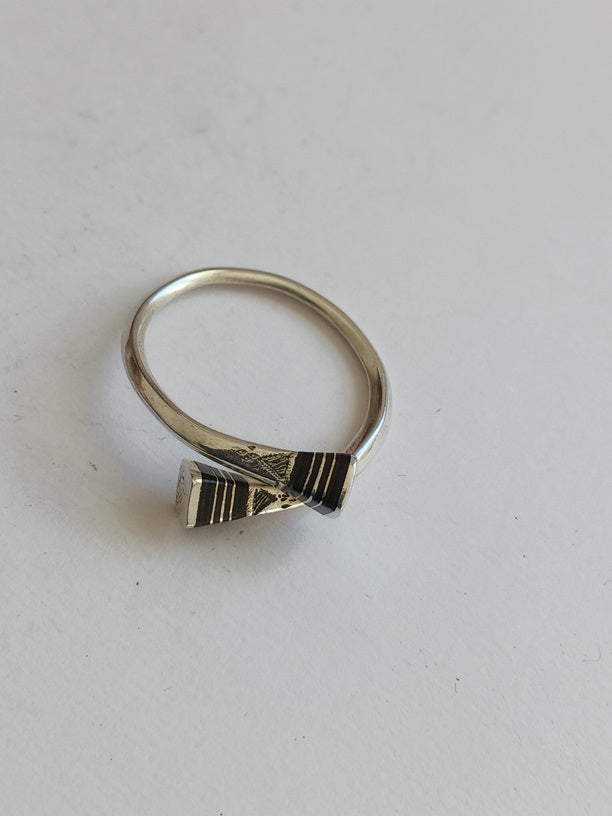 Bague touarègue en argent ciselé et bois d'ébène réglable