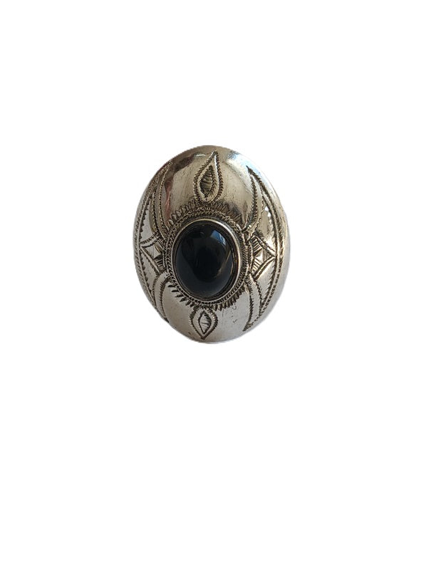 Bague touarègue en argent ciselé ornée d'une pierre agate