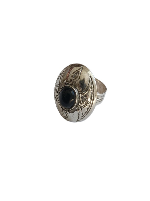 Bague touarègue en argent ciselé ornée d'une pierre agate