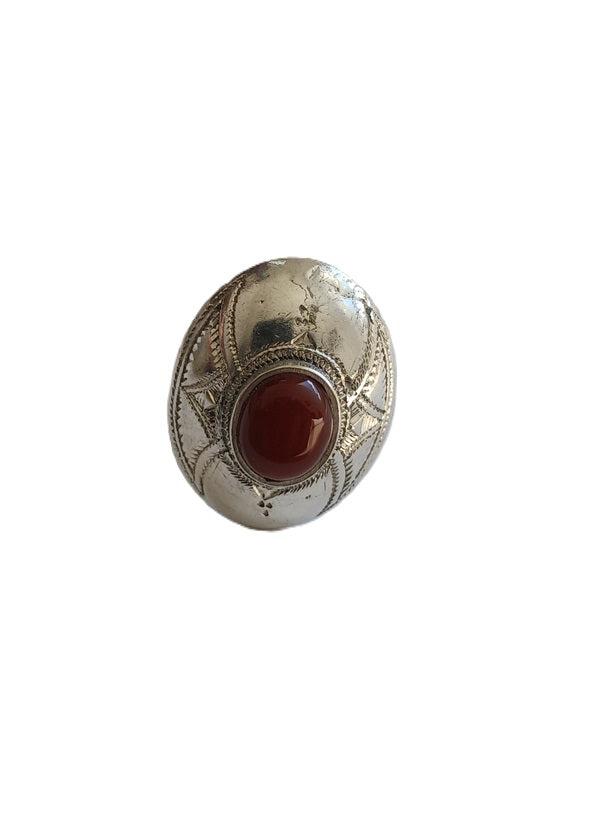 Bague touarègue en argent ciselé ornée d'une pierre agate