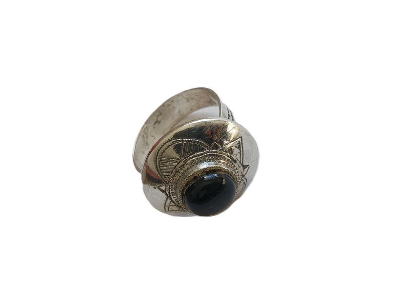 Bague touarègue en argent ciselé ornée d'une pierre agate