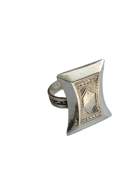 Bague touarègue en argent ciselé