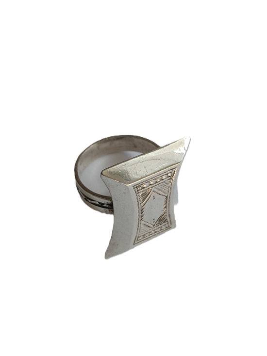 Bague touarègue en argent ciselé