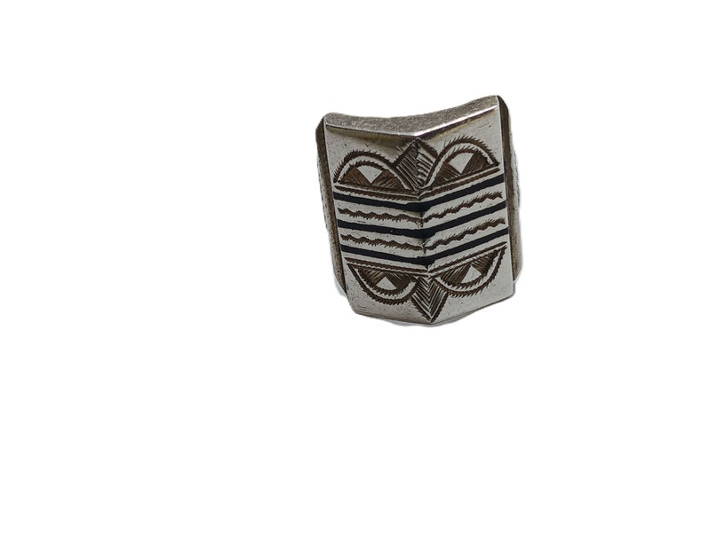 Bague touarègue en argent ciselé avec des motifs en bois d'ébène
