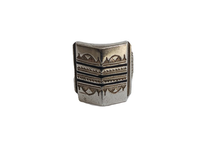 Bague touarègue en argent ciselé avec des motifs en bois d'ébène