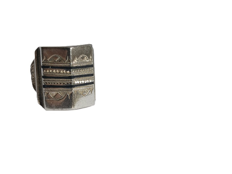Bague touarègue en argent ciselé avec des motifs en bois d'ébène