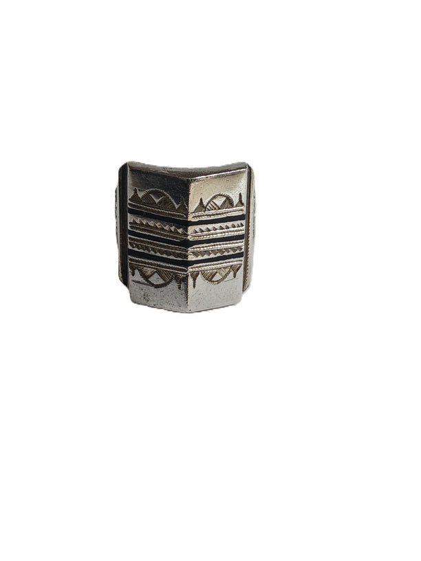 Bague touarègue en argent ciselé avec des motifs en bois d'ébène