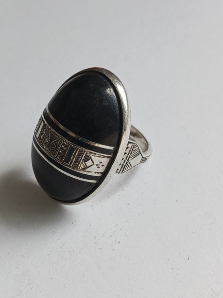 Bague touarègue en argent ciselé et bois d'ébène