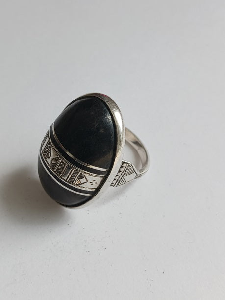 Bague touarègue en argent ciselé et bois d'ébène