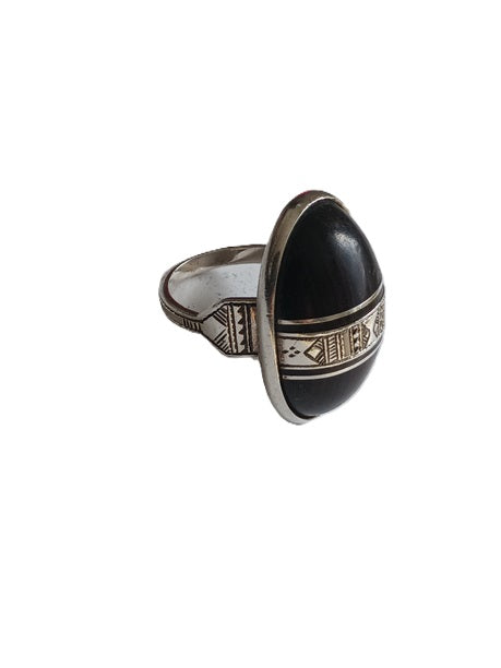 Bague touarègue en argent ciselé et bois d'ébène
