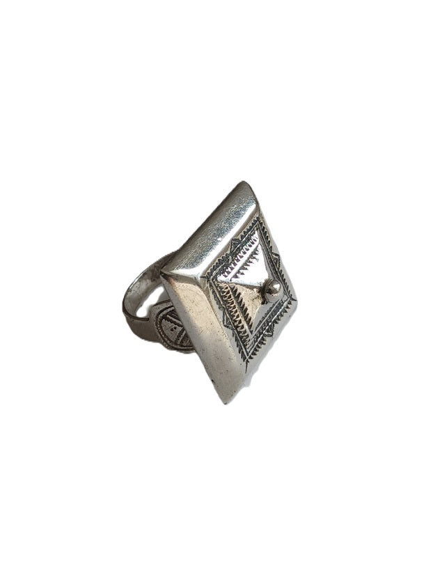 Bague touarègue en argent ciselé