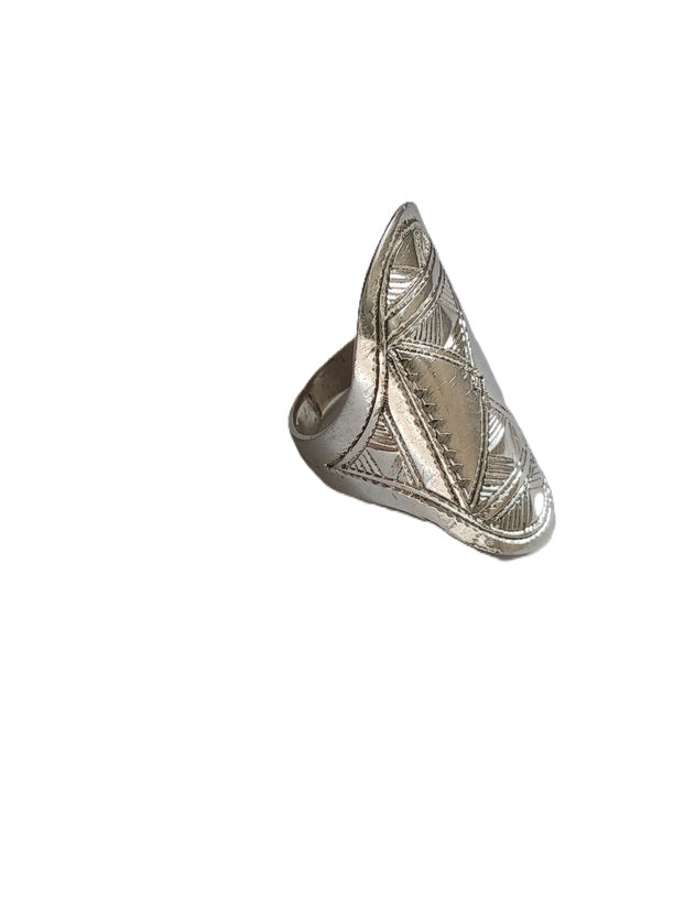Bague touarègue en argent ciselé