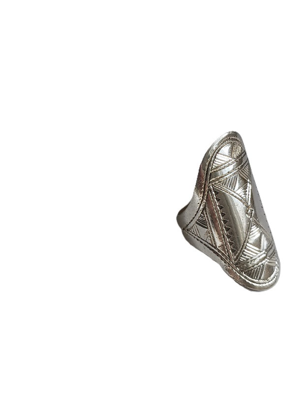 Bague touarègue en argent ciselé