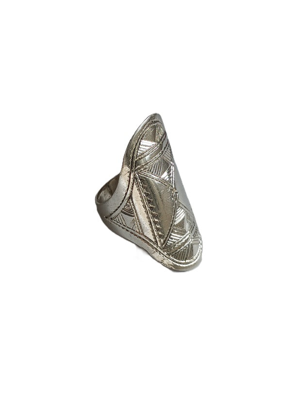 Bague touarègue en argent ciselé
