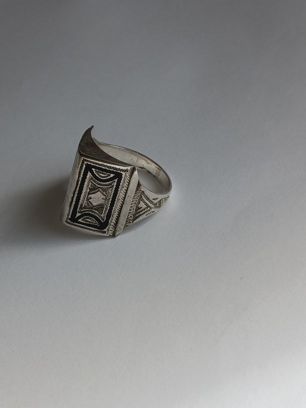 Bague touarègue en argent ciselé
