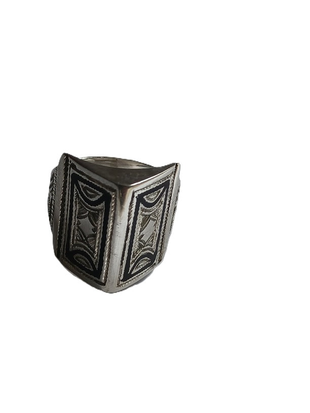 Bague touarègue en argent ciselé