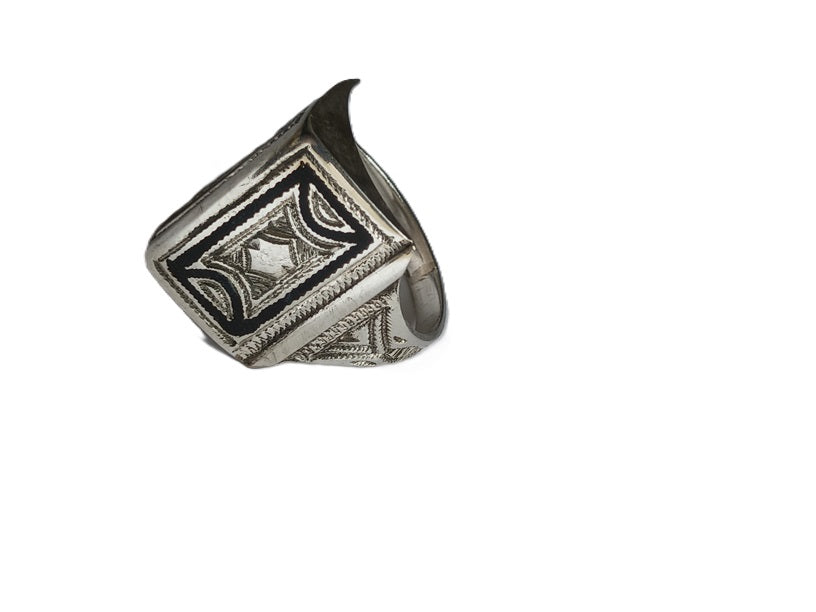 Bague touarègue en argent ciselé