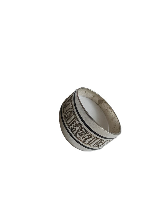 Bague touarègue en argent ciselé